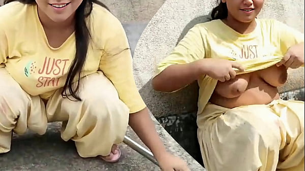 Bokep Panas Bini Orang Di Atap Rumah, Cewek Desa Ngajak Main Di Luar, Video Sex Hindi Bikin Makin Bernafsu.