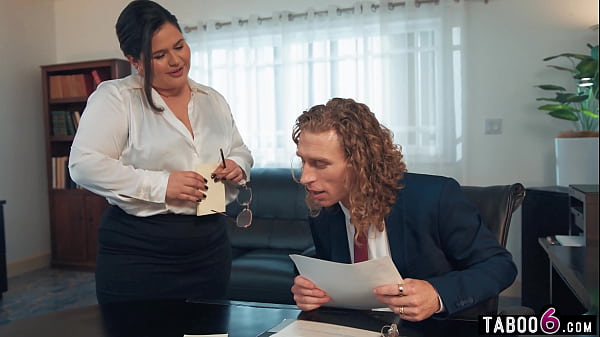 Sarah Arab Dan Karla Lane, Dua Babu Kantor Montok, Rebut Kontol Bos Bareng.