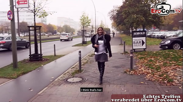 Cewek Turki Jerman Digetarkan Di Jalan Buat Sange Bareng Di Depan Umum