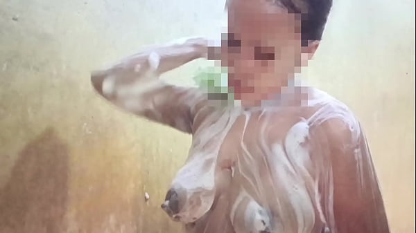 Lihatin Aku Mandi, Sayang, Biar Kamu Makin Greget Lihat Basah-basah Gini.