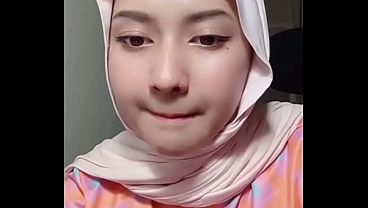 Jilbab Live, Keliatan Lembab Basah Bikin Ngilu.